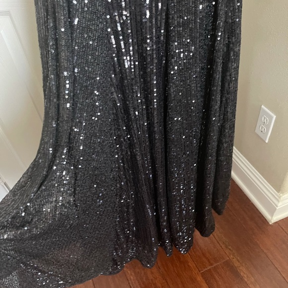Mac Duggal Sequin Strappy Back Gown - Picture 15 of 15